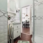 Monarchia Apartment *