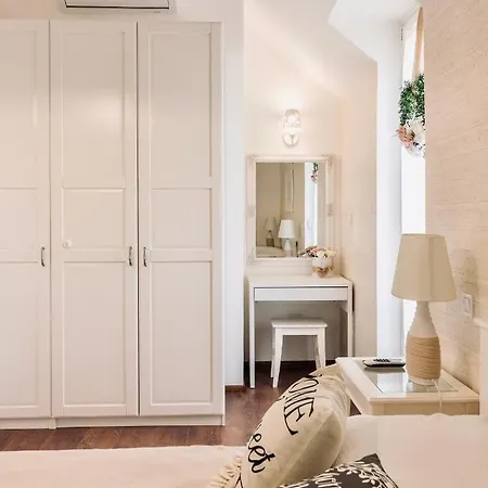 Monarchia Apartmán *